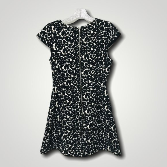Zara Medium Capped Sleeve V Neck Animal Print Mini Dress - Picture 4 of 4